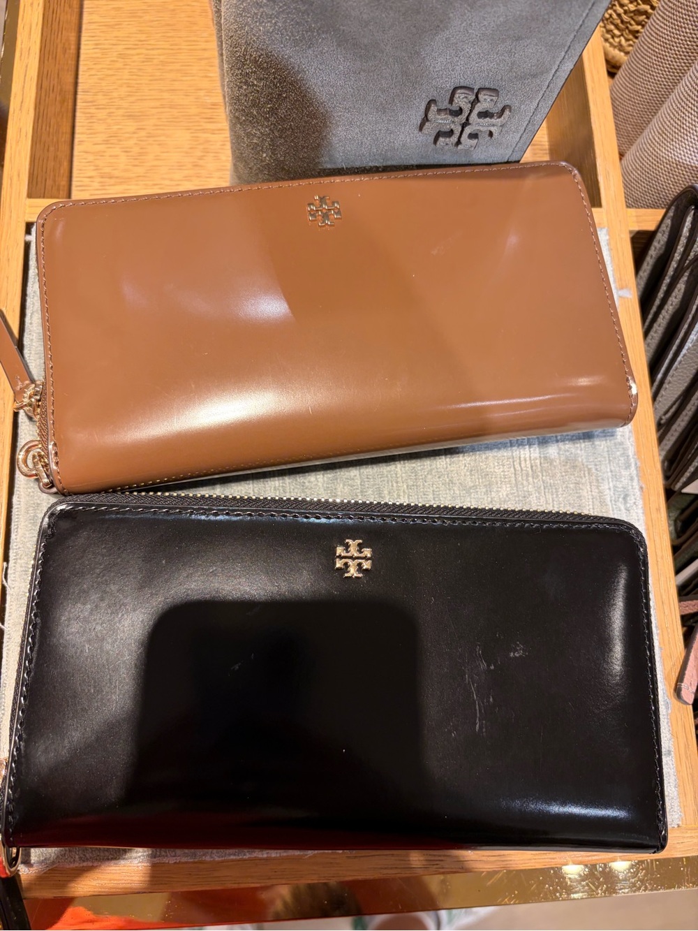 Tory Burch Emerson Patent Zip-Around Continental Wallets new with ID holder